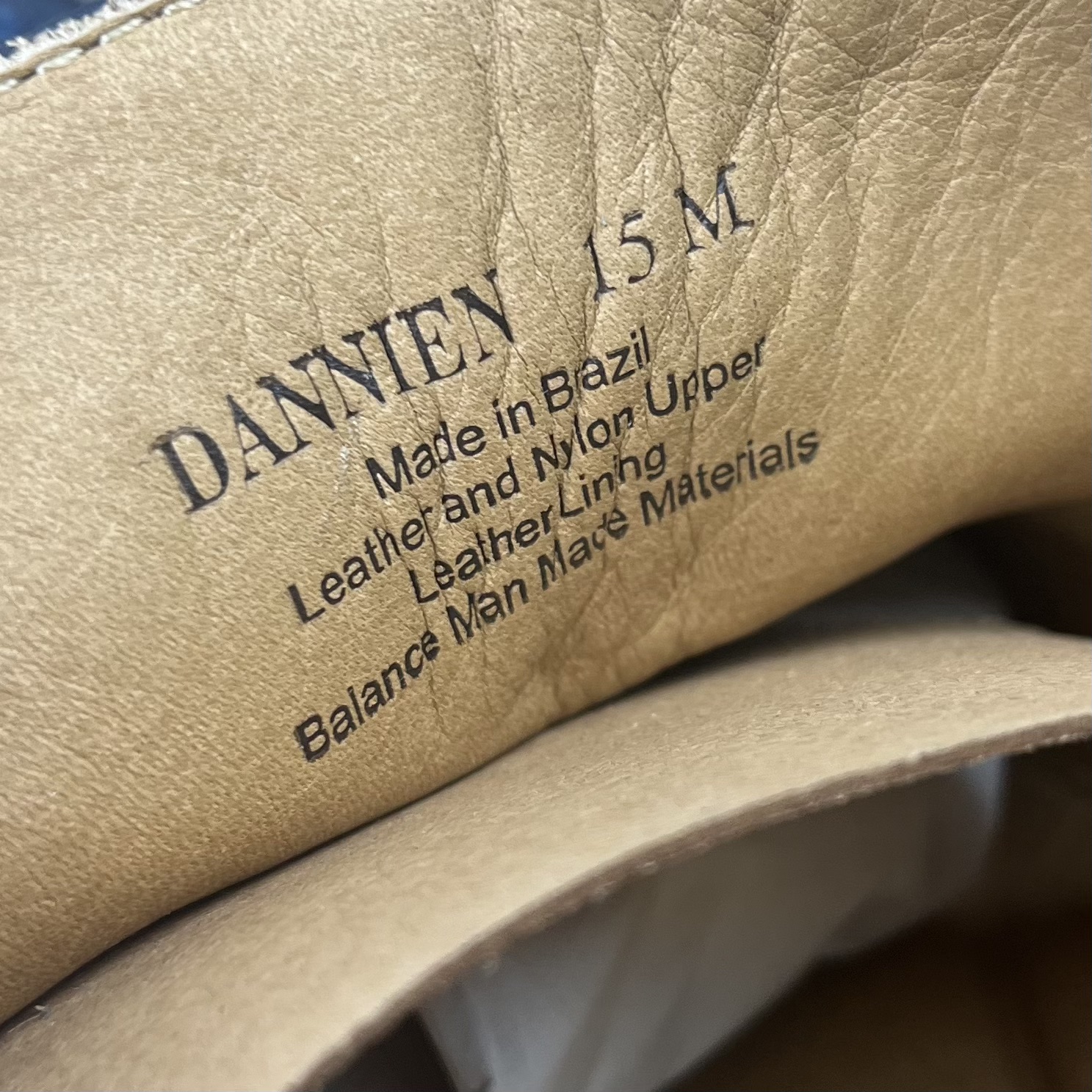 Donald Pliner style tag