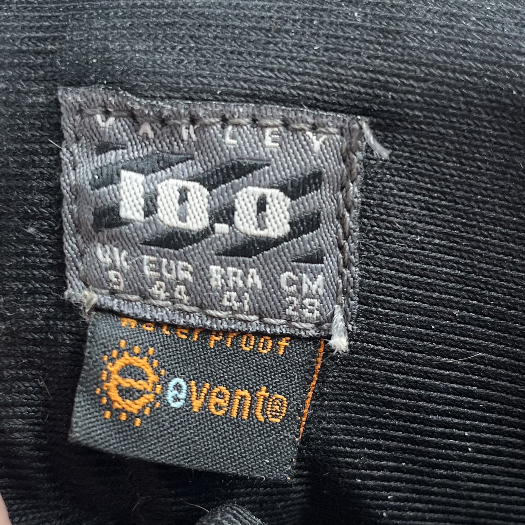 Oakley (Footwear) style tag