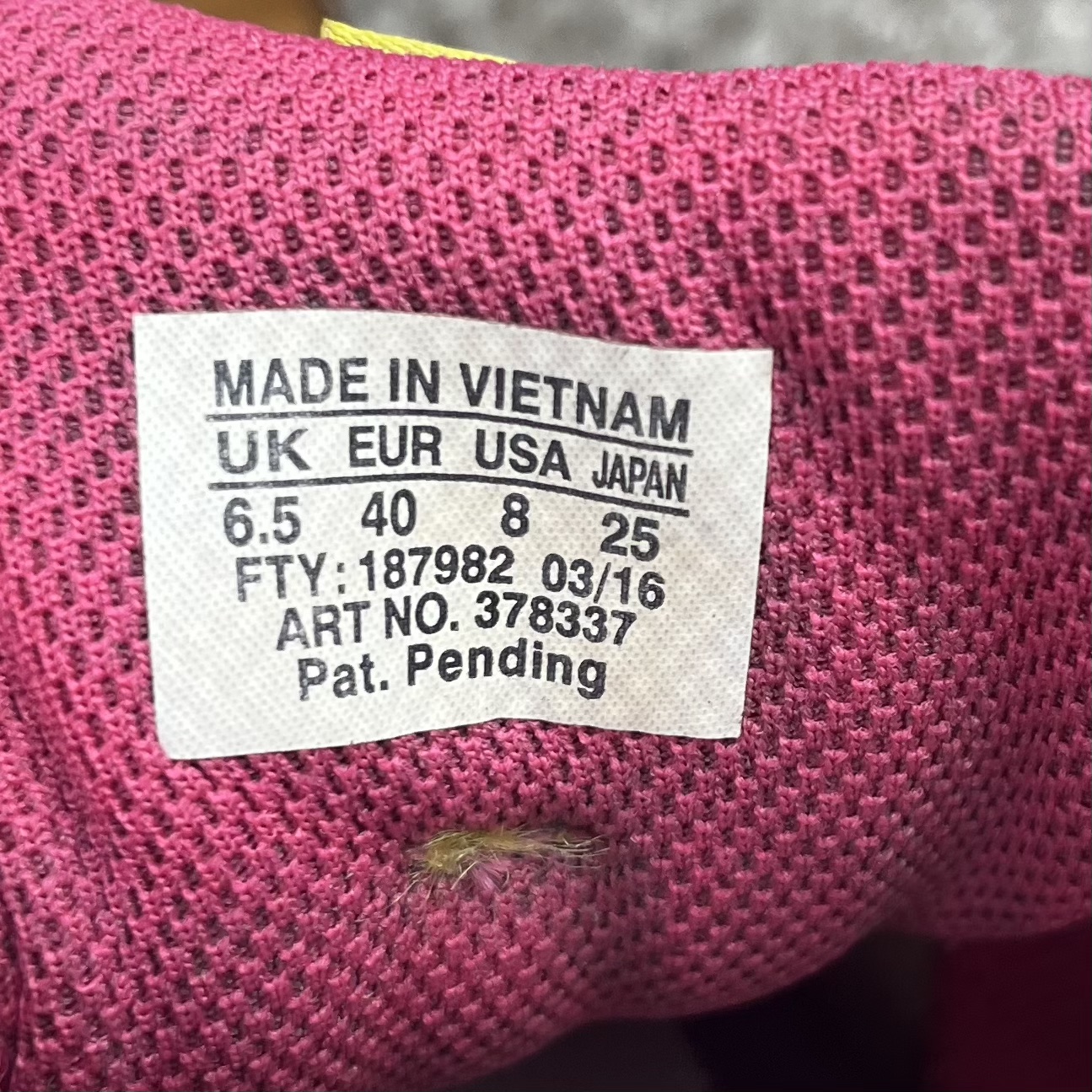 Salomon style tag